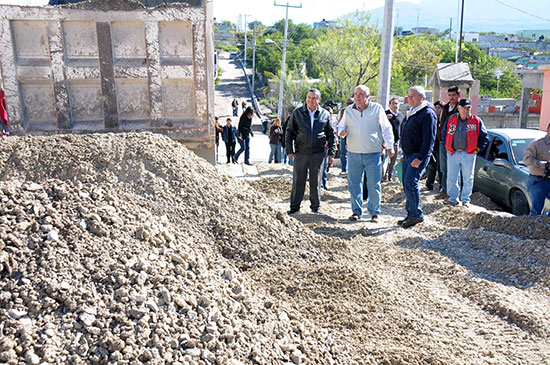 Supervisa Melchor Sánchez trabajos de pavimentación