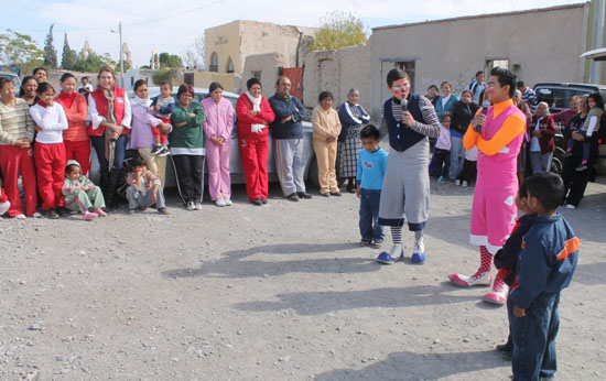   ABRIGA “POR UN COAHUILA SIN FRÍO” A ADULTOS MAYORES