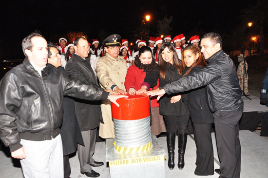 Encabeza alcalde encendido navideño