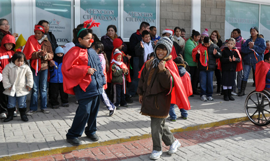 ENTONAN VILLANCICOS LOS ALUMNOS DEL CAM 23 