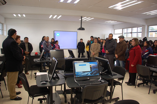 Inaugura Antonio Nerio laboratorio de idiomas en Normal de San Juan de Sabinas 