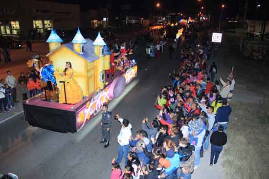 Vibran más de 50 mil personas en Acuña con gran desfile “Noche de Paz”