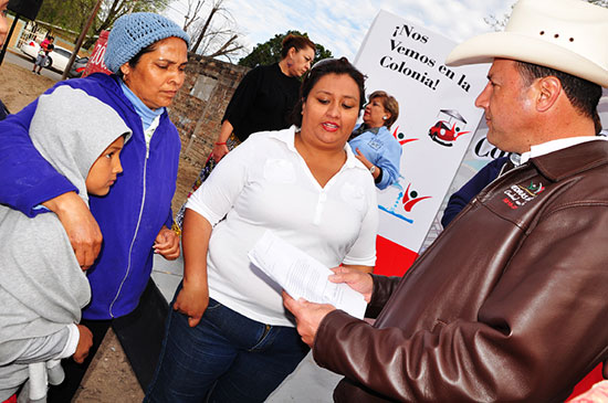 Acerca Alcalde programas y servicios a la colonia Mundo Nuevo