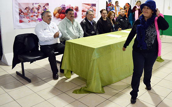 Concluyó curso de tejido en el Centro Comunitario San Antonio