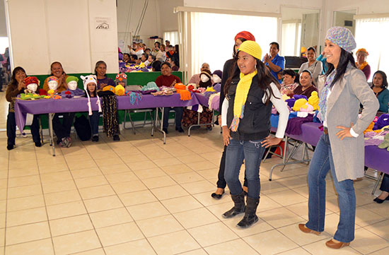 Concluyó curso de tejido en el Centro Comunitario San Antonio