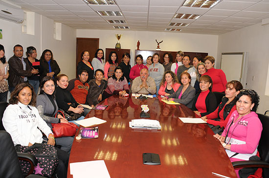 Se reune alcalde y primera dama con organizadoras del "One Billion Rising"