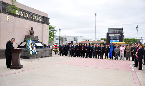 Celebran autoridades municipales y educativas 207 Aniversario del natalicio de Don Benito Juárez