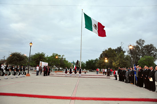 Celebran autoridades municipales y educativas 207 Aniversario del natalicio de Don Benito Juárez