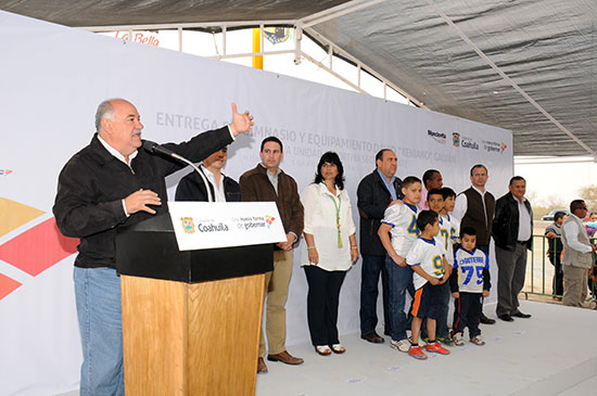 Inaugra Rubén Moreira y Melchor Sánchez Gimnasio "David el Keniano Galván"