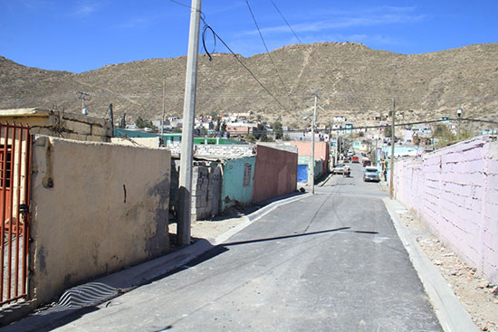 Pavimenta municipio privada en la Colonia Chamizal