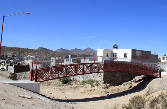 Rehabilita gobierno municipal puente peatonal en la Francisco Villa