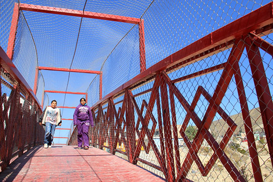 Rehabilita gobierno municipal puente peatonal en la Francisco Villa