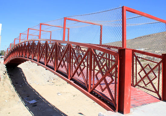 Rehabilita gobierno municipal puente peatonal en la Francisco Villa