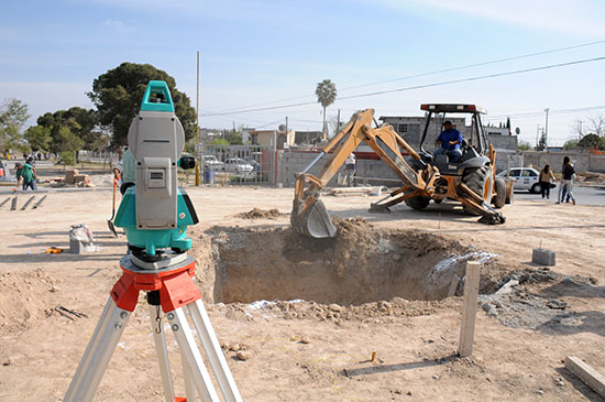 Supervisa Melchor Sánchez trabajos de construcción del Monumento al Ejército Nacional