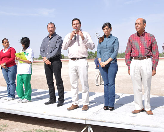 Al servicio de atletas y comunidad la pista de tartán