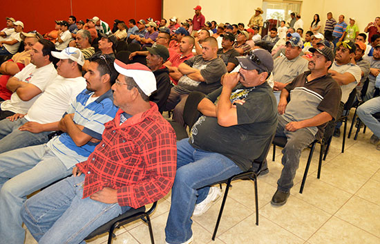 Capacitan a choferes del transporte industrial sobre manejo a la defensiva