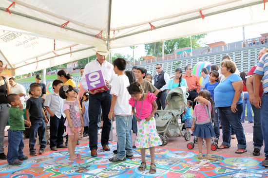 CIENTOS DE FAMILIAS PARTICIPAN EN LAS ACTIVIDADES DE “DE TOUR POR PIEDRAS NEGRAS” 