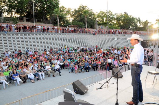 CIENTOS DE FAMILIAS PARTICIPAN EN LAS ACTIVIDADES DE “DE TOUR POR PIEDRAS NEGRAS” 