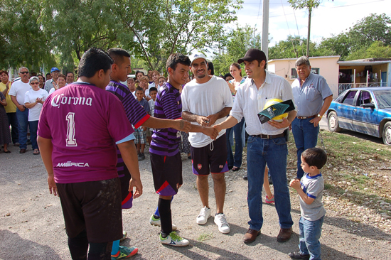 Entrega Antonio Nerio plaza de la colonia Allende 