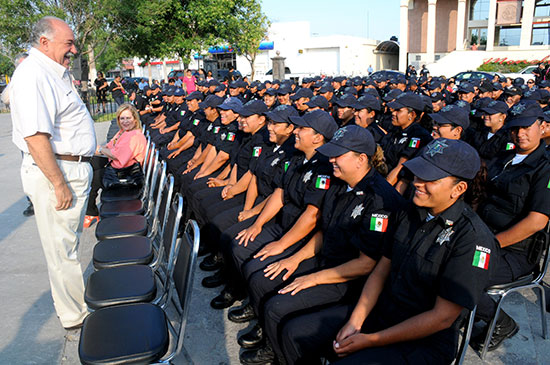 Entregan constancias de capacitación a policías municipales