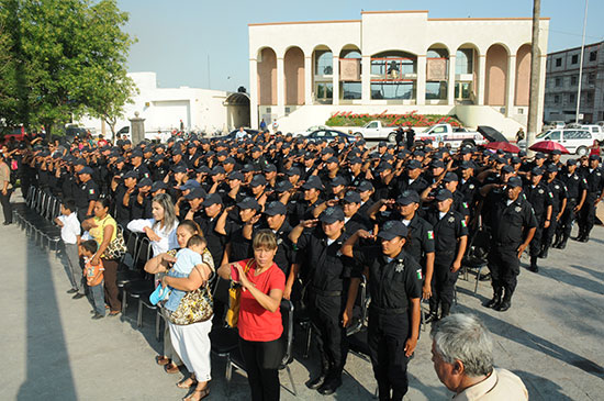 Entregan constancias de capacitación a policías municipales