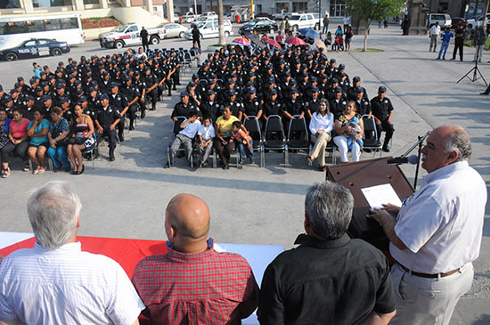 Entregan constancias de capacitación a policías municipales