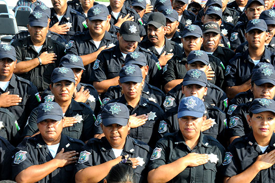 Entregan constancias de capacitación a policías municipales