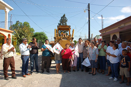 Inician obra de pavimentación en colonia del 6