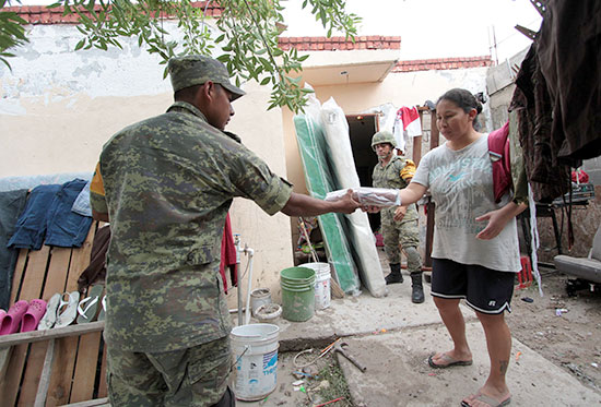 Agradecen familias afectadas apoyo del gobierno estatal