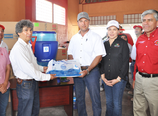 ENTREGA FUNDACIÓN TANQUES PURIFICADORES DE AGUA 