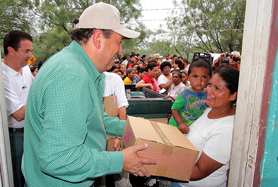 Entrega gobierno estatal a beneficios damnificados