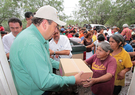 Entrega gobierno estatal a beneficios damnificados