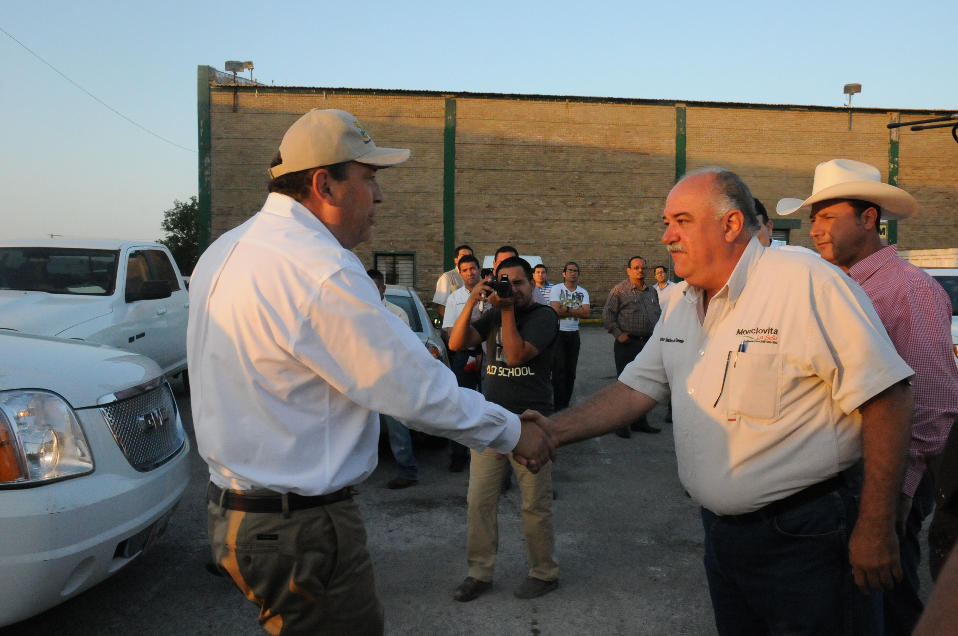 Monclova presente en entrega de apoyos a damnificados de Piedras Negras