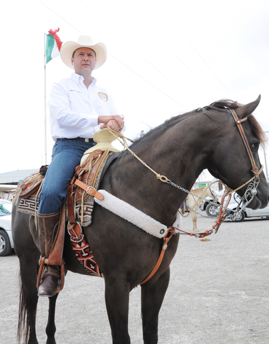 PARTICIPA ALCALDE EN CABALGATA CONMEMORATIVA A LA FUNDACIÓN DE LA SECUNDARIA TÉCNICA NO. 5 