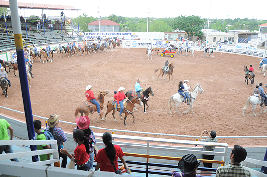 PARTICIPA ALCALDE EN CABALGATA CONMEMORATIVA A LA FUNDACIÓN DE LA SECUNDARIA TÉCNICA NO. 5 