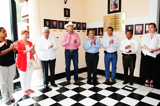 Inaugura alcalde galería fotográfica de ex Presidentes Municipales