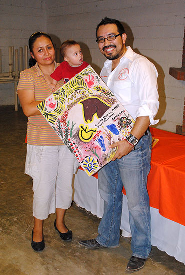 Reconocen a voluntarios de la Asociación de Equinoterapia “Caballo Viejo”