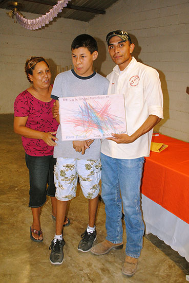 Reconocen a voluntarios de la Asociación de Equinoterapia “Caballo Viejo”