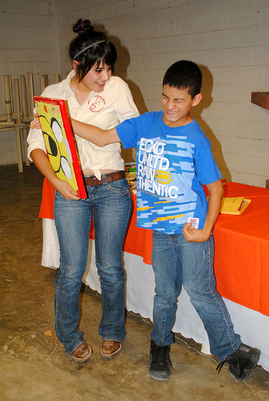 Reconocen a voluntarios de la Asociación de Equinoterapia “Caballo Viejo”