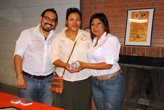 Reconocen a voluntarios de la Asociación de Equinoterapia “Caballo Viejo”