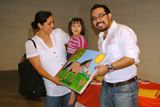 Reconocen a voluntarios de la Asociación de Equinoterapia “Caballo Viejo”