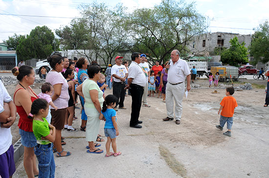 Supervisa Melchor Sánchez construcción de cancha