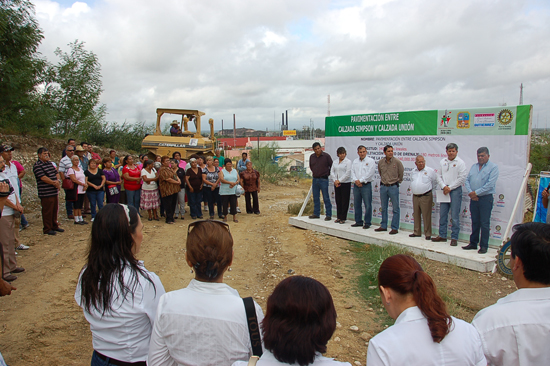 Arranca Antonio Nerio obra de pavimentación de nueva calle entre la calzada Simpson y calzada Unión de esta ciudad 