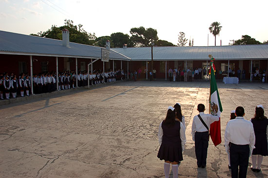 Arranca ciclo escolar 2013-2014 en Nueva Rosita