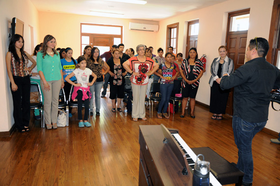 COMPARTE CONOCIMIENTOS TENOR ELEAZAR RODRÍGUEZ CON ALUMNOS DE LA CASA DE LAS ARTES 