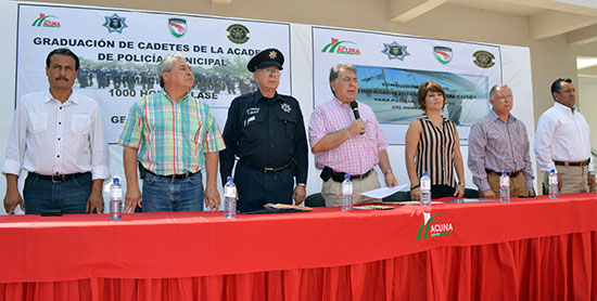 Encabeza alcalde ceremonia de graduación de 30 cadetes de la Academia de la Policía Municipal