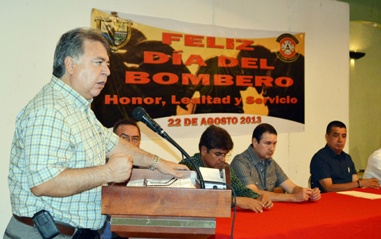 Entrega alcalde reconocimientos y estímulos al Heroico Cuerpo de Bomberos y destaca labor por su comunidad 