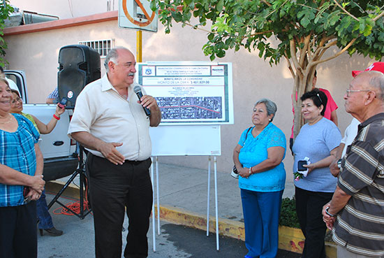 Entrega Melchor Sánchez obra de rehabilitación de camellón