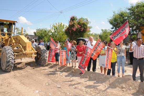 Alcalde Melchor Sánchez puso en marcha obra de pavimentación en la calle 26 de la colonia Tierra y Libertad 