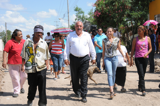 Alcalde Melchor Sánchez puso en marcha obra de pavimentación en la calle 26 de la colonia Tierra y Libertad 